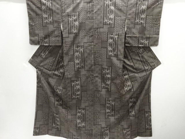 未使用品　竹笹に古典柄織出し本場泥大島紬着物